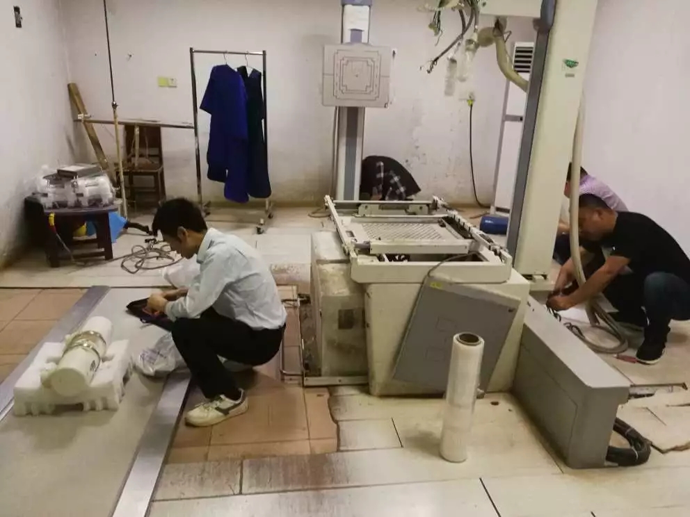 祝贺武汉协和东西湖医院医疗设备整体顺利搬迁完成，为第七届军运会保驾护航！